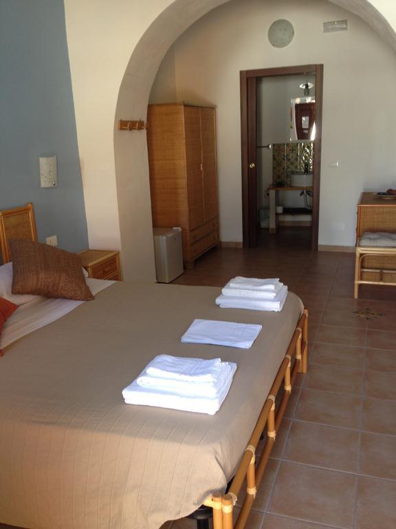 B&B La Goletta Di Salina Santa Marina Salina Zimmer foto